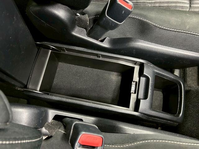 ヴォクシー ハイブリッドＺＳ　煌　（禁煙車）（後期型）（パワースライドドア）（純正ナビ）（ビルトインＥＴＣ）（クルーズコントロール）（シートヒーター）（両側スライドドア）（ウォークスルー）（ＬＥＤヘッドライト）（純正１６インチＡＷ）（38枚目）