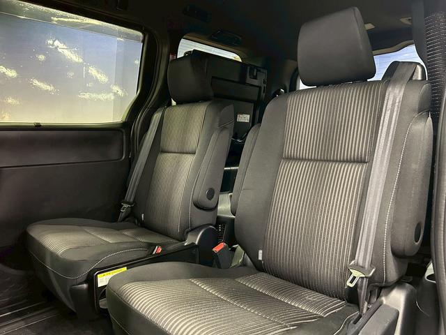 ヴォクシー ハイブリッドＺＳ　煌　（禁煙車）（後期型）（パワースライドドア）（純正ナビ）（ビルトインＥＴＣ）（クルーズコントロール）（シートヒーター）（両側スライドドア）（ウォークスルー）（ＬＥＤヘッドライト）（純正１６インチＡＷ）（48枚目）