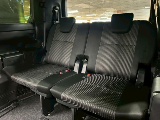 ヴォクシー ハイブリッドＺＳ　煌　（禁煙車）（後期型）（パワースライドドア）（純正ナビ）（ビルトインＥＴＣ）（クルーズコントロール）（シートヒーター）（両側スライドドア）（ウォークスルー）（ＬＥＤヘッドライト）（純正１６インチＡＷ）（50枚目）