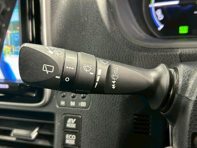 ヴォクシー ハイブリッドＺＳ　煌　（禁煙車）（後期型）（パワースライドドア）（純正ナビ）（ビルトインＥＴＣ）（クルーズコントロール）（シートヒーター）（両側スライドドア）（ウォークスルー）（ＬＥＤヘッドライト）（純正１６インチＡＷ）（56枚目）