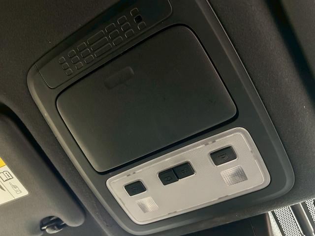 ヴォクシー ハイブリッドＺＳ　煌　（禁煙車）（後期型）（パワースライドドア）（純正ナビ）（ビルトインＥＴＣ）（クルーズコントロール）（シートヒーター）（両側スライドドア）（ウォークスルー）（ＬＥＤヘッドライト）（純正１６インチＡＷ）（58枚目）