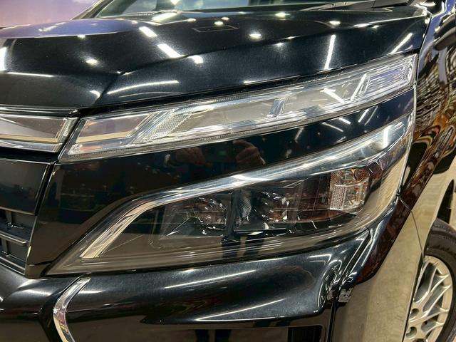 ヴォクシー ハイブリッドＺＳ　煌　（禁煙車）（後期型）（パワースライドドア）（純正ナビ）（ビルトインＥＴＣ）（クルーズコントロール）（シートヒーター）（両側スライドドア）（ウォークスルー）（ＬＥＤヘッドライト）（純正１６インチＡＷ）（65枚目）