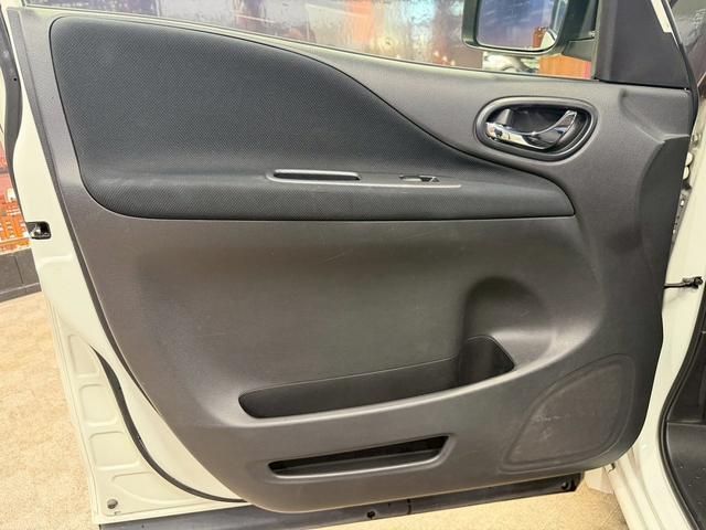 セレナ ライダーブラックラインＳ－ＨＶアドバンスドセーフティ　（禁煙車）（後期型）（両側パワースライドドア）（エマージェンシーブレーキ）（純正ＳＤナビ）（アラウンドビューモニター）（ビルトインＥＴＣ）（クルコン）（ＬＥＤヘッドライト）（純正１６インチＡＷ）（50枚目）