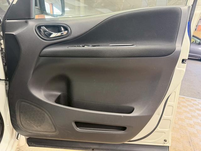 セレナ ライダーブラックラインＳ－ＨＶアドバンスドセーフティ　（禁煙車）（後期型）（両側パワースライドドア）（エマージェンシーブレーキ）（純正ＳＤナビ）（アラウンドビューモニター）（ビルトインＥＴＣ）（クルコン）（ＬＥＤヘッドライト）（純正１６インチＡＷ）（68枚目）