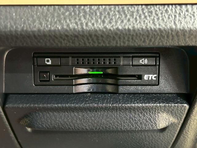 ノア ハイブリッドＸ　（禁煙車）（ＴＲＤフルエアロ）（後期型）（両側パワースライドドア）（純正ナビ）（フリップダウンモニター）（クルーズコントロール）（バックカメラ）（シートヒーター）（ＥＴＣ）（純正１５インチＡＷ）（12枚目）