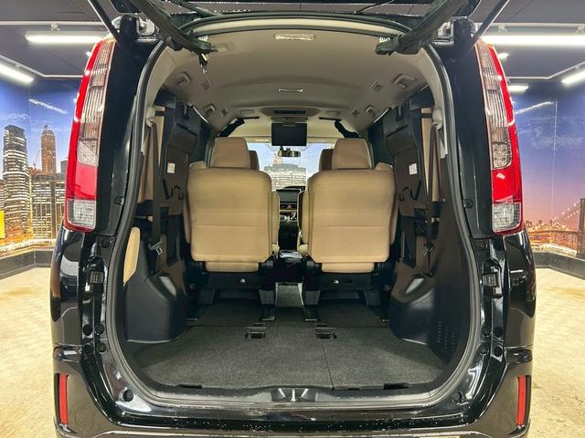 ノア ハイブリッドＸ　（禁煙車）（ＴＲＤフルエアロ）（後期型）（両側パワースライドドア）（純正ナビ）（フリップダウンモニター）（クルーズコントロール）（バックカメラ）（シートヒーター）（ＥＴＣ）（純正１５インチＡＷ）（17枚目）