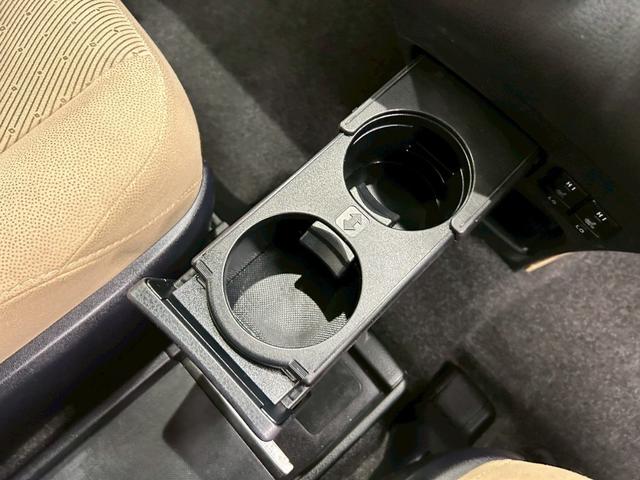 ノア ハイブリッドＸ　（禁煙車）（ＴＲＤフルエアロ）（後期型）（両側パワースライドドア）（純正ナビ）（フリップダウンモニター）（クルーズコントロール）（バックカメラ）（シートヒーター）（ＥＴＣ）（純正１５インチＡＷ）（30枚目）