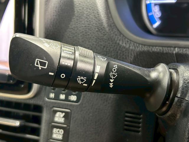 ノア ハイブリッドＸ　（禁煙車）（ＴＲＤフルエアロ）（後期型）（両側パワースライドドア）（純正ナビ）（フリップダウンモニター）（クルーズコントロール）（バックカメラ）（シートヒーター）（ＥＴＣ）（純正１５インチＡＷ）（38枚目）