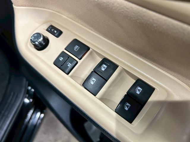 ノア ハイブリッドＸ　（禁煙車）（ＴＲＤフルエアロ）（後期型）（両側パワースライドドア）（純正ナビ）（フリップダウンモニター）（クルーズコントロール）（バックカメラ）（シートヒーター）（ＥＴＣ）（純正１５インチＡＷ）（44枚目）