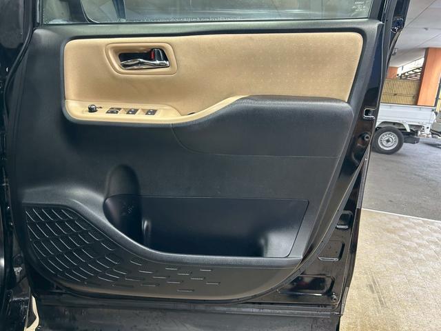 ノア ハイブリッドＸ　（禁煙車）（ＴＲＤフルエアロ）（後期型）（両側パワースライドドア）（純正ナビ）（フリップダウンモニター）（クルーズコントロール）（バックカメラ）（シートヒーター）（ＥＴＣ）（純正１５インチＡＷ）（47枚目）