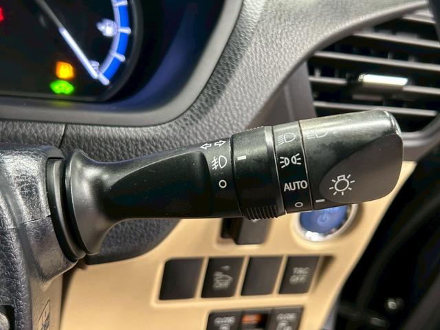 ノア ハイブリッドＸ　（禁煙車）（ＴＲＤフルエアロ）（後期型）（両側パワースライドドア）（純正ナビ）（フリップダウンモニター）（クルーズコントロール）（バックカメラ）（シートヒーター）（ＥＴＣ）（純正１５インチＡＷ）（61枚目）