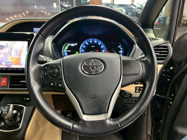 ノア ハイブリッドＸ　（禁煙車）（ＴＲＤフルエアロ）（後期型）（両側パワースライドドア）（純正ナビ）（フリップダウンモニター）（クルーズコントロール）（バックカメラ）（シートヒーター）（ＥＴＣ）（純正１５インチＡＷ）（65枚目）