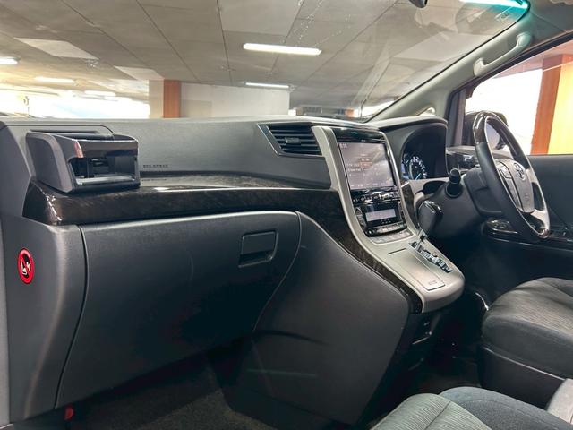 アルファード 240S Cパッケージ (禁煙車)(後期型)(両側パワースライドドア)(アルパインナビ)(パワーバックドア)(クルーズコントロール)(クリアランスソナー)(バックカメラ)(ビルトインETC)(純正18インチAW)(50枚目)