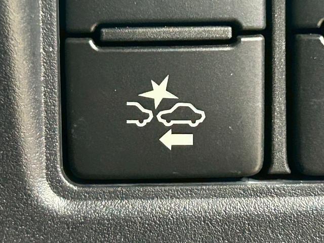 【プリクラッシュセーフティー】前方センサーで衝突の可能性が高いとシステムが判断すると自動的にブレーキを作動させることで衝突軽減をはかります。