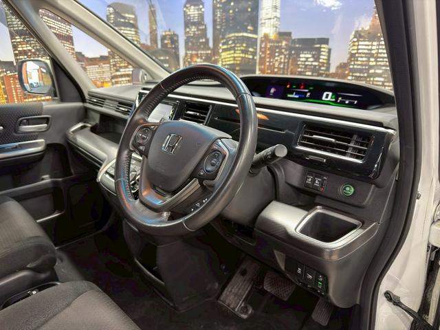 ステップワゴンスパーダ スパーダハイブリッド　Ｇ　ホンダセンシング　（禁煙車）（後期型）（両側パワースライド）（純正ナビ）（バックカメラ）（レーダークルーズ）（オートブレーキホールド）（ビルトインＥＴＣ）（ＬＥＤヘッド）（Ｂｌｕｅｔｏｏｔｈ対応）（純正１６インチＡＷ）（41枚目）