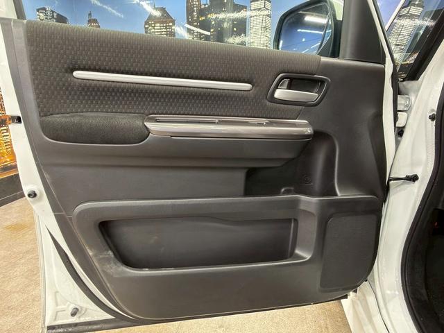 ステップワゴンスパーダ スパーダハイブリッド　Ｇ　ホンダセンシング　（禁煙車）（後期型）（両側パワースライド）（純正ナビ）（バックカメラ）（レーダークルーズ）（オートブレーキホールド）（ビルトインＥＴＣ）（ＬＥＤヘッド）（Ｂｌｕｅｔｏｏｔｈ対応）（純正１６インチＡＷ）（46枚目）