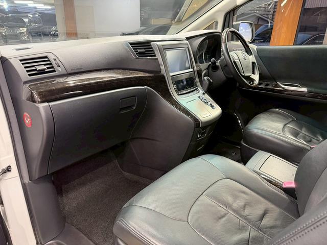 アルファード ２４０Ｓ　Ｃパッケージ　（禁煙車）（後期型）（７人乗り）（両側パワースライドドア）（ツインムーンルーフ）（純正ＳＤナビ）（ケンスタイルエアロ）（パワーバックドア）（クリアランスソナー）（クルーズコントロール）（53枚目）