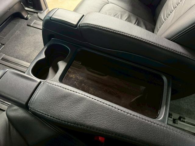 アルファード ２４０Ｓ　Ｃパッケージ　（禁煙車）（後期型）（７人乗り）（両側パワースライドドア）（ツインムーンルーフ）（純正ＳＤナビ）（ケンスタイルエアロ）（パワーバックドア）（クリアランスソナー）（クルーズコントロール）（54枚目）