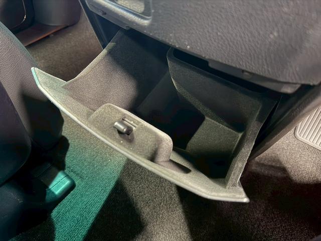 アルファード ２４０Ｓ　Ｃパッケージ　（禁煙車）（後期型）（７人乗り）（両側パワースライドドア）（ツインムーンルーフ）（純正ＳＤナビ）（ケンスタイルエアロ）（パワーバックドア）（クリアランスソナー）（クルーズコントロール）（55枚目）