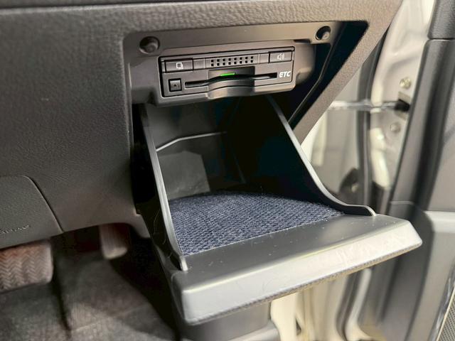 アルファード ２４０Ｓ　Ｃパッケージ　（禁煙車）（後期型）（７人乗り）（両側パワースライドドア）（ツインムーンルーフ）（純正ＳＤナビ）（ケンスタイルエアロ）（パワーバックドア）（クリアランスソナー）（クルーズコントロール）（64枚目）