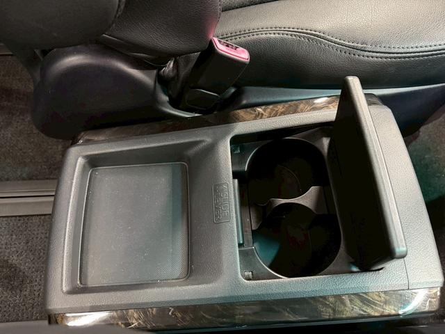 アルファード ２４０Ｓ　Ｃパッケージ　（禁煙車）（後期型）（７人乗り）（両側パワースライドドア）（ツインムーンルーフ）（純正ＳＤナビ）（ケンスタイルエアロ）（パワーバックドア）（クリアランスソナー）（クルーズコントロール）（65枚目）