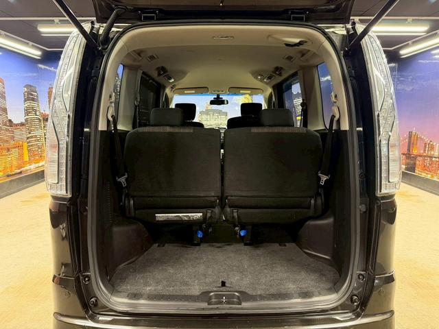 セレナ ハイウェイスターＳ－ＨＶアドバンスドセーフティパック　（禁煙車）（両側パワースライドドア）（８人乗り）（純正ＳＤナビ）（エマージェンシーブレーキ）（クルーズコントロール）（クリアランスソナー）（アラウンドビューカメラ）（フルセグ）（純正１６インチＡＷ）（15枚目）