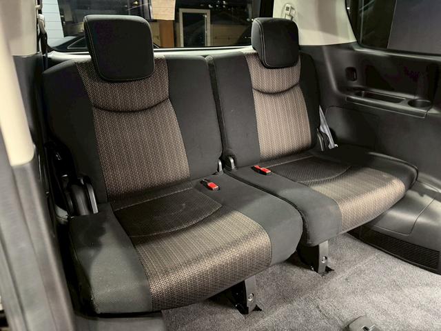 セレナ ハイウェイスターＳ－ＨＶアドバンスドセーフティパック　（禁煙車）（両側パワースライドドア）（８人乗り）（純正ＳＤナビ）（エマージェンシーブレーキ）（クルーズコントロール）（クリアランスソナー）（アラウンドビューカメラ）（フルセグ）（純正１６インチＡＷ）（19枚目）