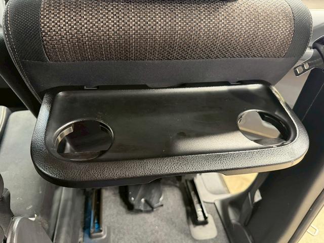 セレナ ハイウェイスターＳ－ＨＶアドバンスドセーフティパック　（禁煙車）（両側パワースライドドア）（８人乗り）（純正ＳＤナビ）（エマージェンシーブレーキ）（クルーズコントロール）（クリアランスソナー）（アラウンドビューカメラ）（フルセグ）（純正１６インチＡＷ）（43枚目）