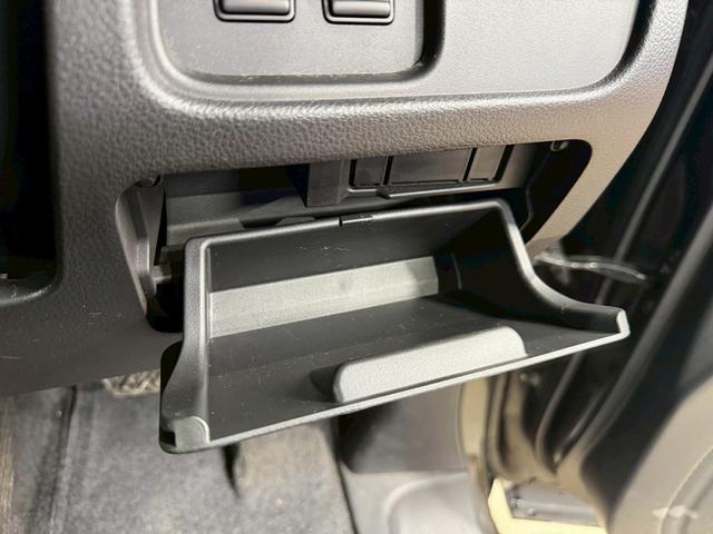 セレナ ハイウェイスターＳ－ＨＶアドバンスドセーフティパック　（禁煙車）（両側パワースライドドア）（８人乗り）（純正ＳＤナビ）（エマージェンシーブレーキ）（クルーズコントロール）（クリアランスソナー）（アラウンドビューカメラ）（フルセグ）（純正１６インチＡＷ）（49枚目）