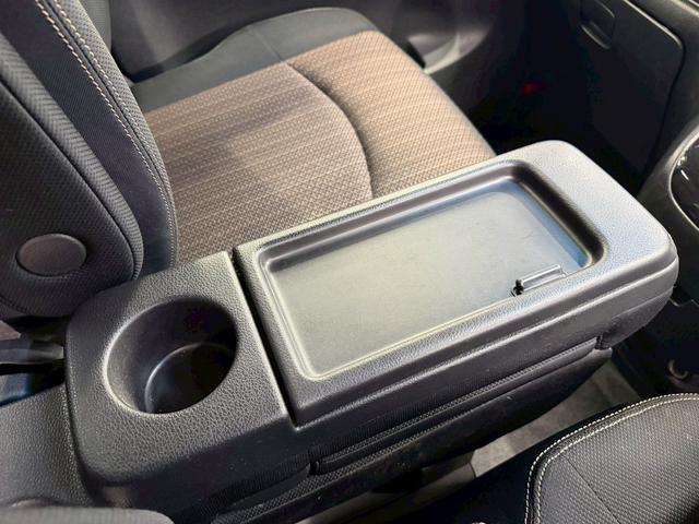 セレナ ハイウェイスターＳ－ＨＶアドバンスドセーフティパック　（禁煙車）（両側パワースライドドア）（８人乗り）（純正ＳＤナビ）（エマージェンシーブレーキ）（クルーズコントロール）（クリアランスソナー）（アラウンドビューカメラ）（フルセグ）（純正１６インチＡＷ）（63枚目）