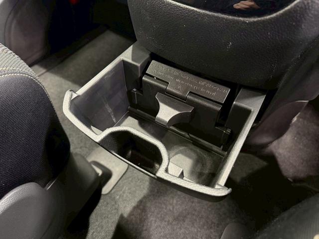 セレナ ハイウェイスターＳ－ＨＶアドバンスドセーフティパック　（禁煙車）（両側パワースライドドア）（８人乗り）（純正ＳＤナビ）（エマージェンシーブレーキ）（クルーズコントロール）（クリアランスソナー）（アラウンドビューカメラ）（フルセグ）（純正１６インチＡＷ）（72枚目）