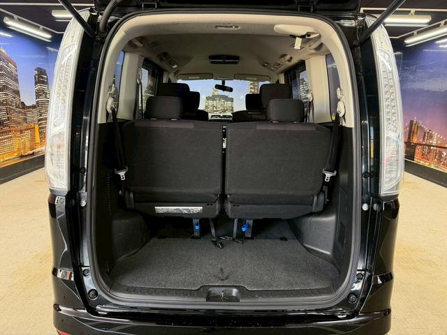 セレナ ハイウェイスター S-ハイブリッド エアロモード (禁煙車)(フリップダウンモニター)(アルパインナビ)(両側パワースライドドア)(クルーズコントロール)(アイドリングストップ)(ウォークスル)(ビルトインETC)(純正16インチAW)(17枚目)