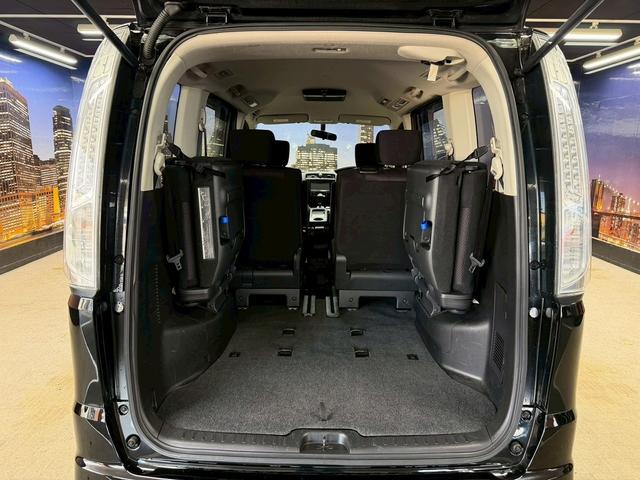 セレナ ハイウェイスター S-ハイブリッド エアロモード (禁煙車)(フリップダウンモニター)(アルパインナビ)(両側パワースライドドア)(クルーズコントロール)(アイドリングストップ)(ウォークスル)(ビルトインETC)(純正16インチAW)(18枚目)