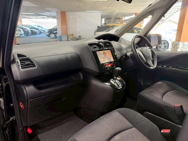 セレナ ハイウェイスター S-ハイブリッド エアロモード (禁煙車)(フリップダウンモニター)(アルパインナビ)(両側パワースライドドア)(クルーズコントロール)(アイドリングストップ)(ウォークスル)(ビルトインETC)(純正16インチAW)(31枚目)