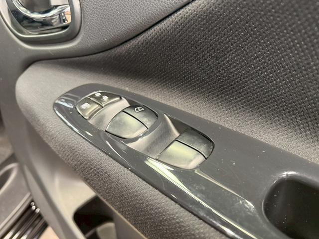 セレナ ハイウェイスター S-ハイブリッド エアロモード (禁煙車)(フリップダウンモニター)(アルパインナビ)(両側パワースライドドア)(クルーズコントロール)(アイドリングストップ)(ウォークスル)(ビルトインETC)(純正16インチAW)(51枚目)