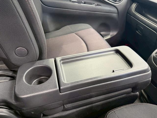 セレナ ハイウェイスター S-ハイブリッド エアロモード (禁煙車)(フリップダウンモニター)(アルパインナビ)(両側パワースライドドア)(クルーズコントロール)(アイドリングストップ)(ウォークスル)(ビルトインETC)(純正16インチAW)(64枚目)