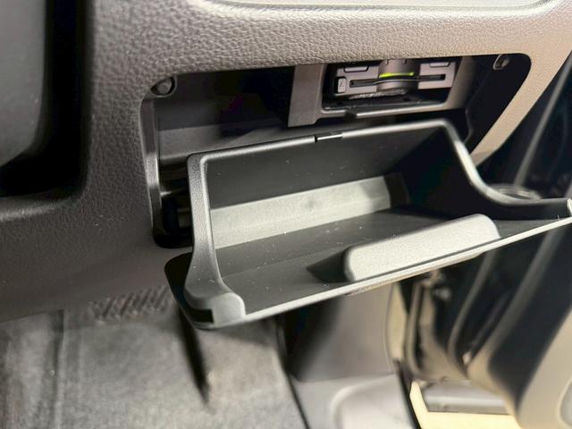 セレナ ハイウェイスター S-ハイブリッド エアロモード (禁煙車)(フリップダウンモニター)(アルパインナビ)(両側パワースライドドア)(クルーズコントロール)(アイドリングストップ)(ウォークスル)(ビルトインETC)(純正16インチAW)(65枚目)