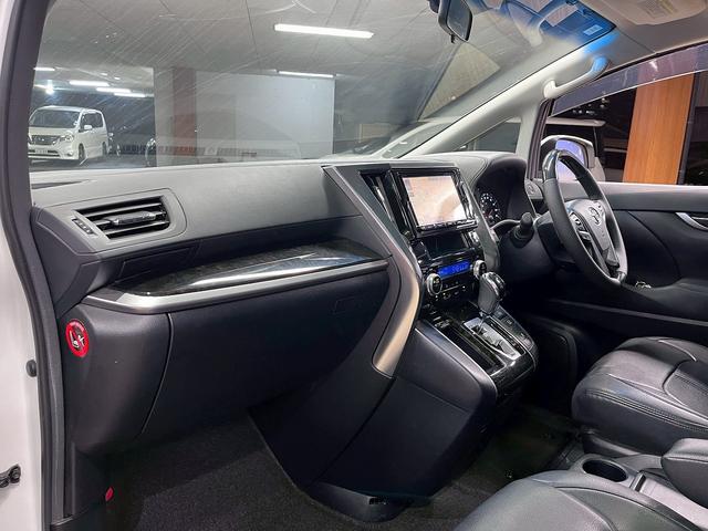 ヴェルファイア ２．５Ｚ　（サンルーフ）（フリップダウンモニター）（両側パワースライド）（純正ＳＤナビ）（バックカメラ）（ビルトインＥＴＣ）（クリアランスソナー）（オットマン）（ＬＥＤヘッド）（フォグ）（純正１８インチＡＷ）（28枚目）