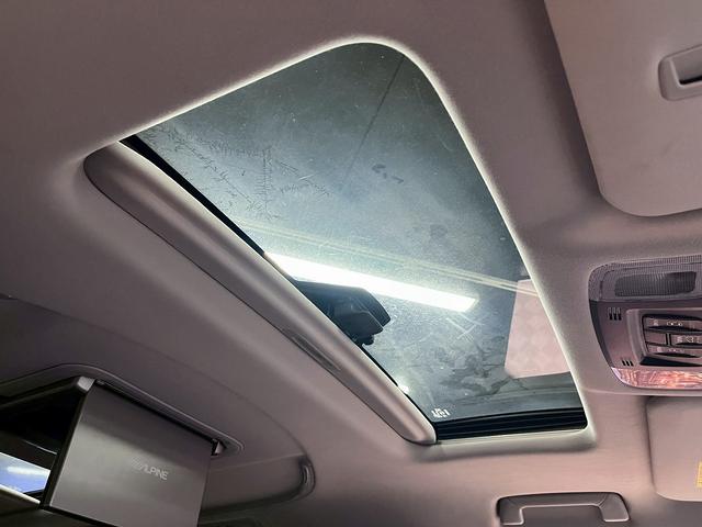 ヴェルファイア ２．５Ｚ　（サンルーフ）（フリップダウンモニター）（両側パワースライド）（純正ＳＤナビ）（バックカメラ）（ビルトインＥＴＣ）（クリアランスソナー）（オットマン）（ＬＥＤヘッド）（フォグ）（純正１８インチＡＷ）（30枚目）