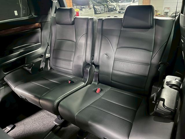 ヴェルファイア ３．５エグゼクティブラウンジ　（禁煙車）（黒本革）（両側パワスラ）（フリップダウンモニター）（ＪＢＬサウンド）（純正ＳＤナビ）（全方位カメラ）（レーダークルーズ）（パワーシート）（シートヒータ）（コーナーセンサー）（純正１８ＡＷ）（28枚目）