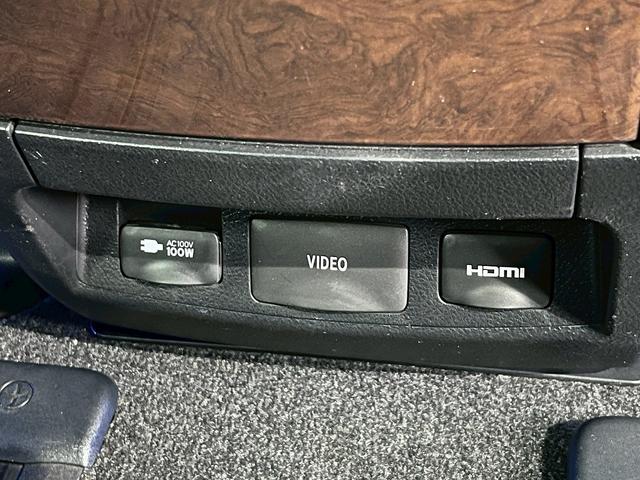 ヴェルファイア ３．５エグゼクティブラウンジ　（禁煙車）（黒本革）（両側パワスラ）（フリップダウンモニター）（ＪＢＬサウンド）（純正ＳＤナビ）（全方位カメラ）（レーダークルーズ）（パワーシート）（シートヒータ）（コーナーセンサー）（純正１８ＡＷ）（35枚目）