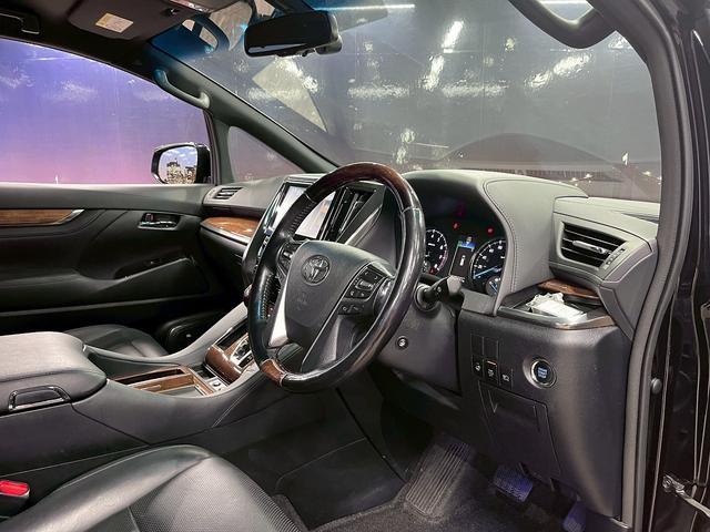 ヴェルファイア ３．５エグゼクティブラウンジ　（禁煙車）（黒本革）（両側パワスラ）（フリップダウンモニター）（ＪＢＬサウンド）（純正ＳＤナビ）（全方位カメラ）（レーダークルーズ）（パワーシート）（シートヒータ）（コーナーセンサー）（純正１８ＡＷ）（38枚目）