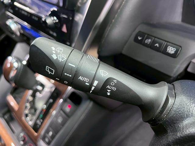 ヴェルファイア ３．５エグゼクティブラウンジ　（禁煙車）（黒本革）（両側パワスラ）（フリップダウンモニター）（ＪＢＬサウンド）（純正ＳＤナビ）（全方位カメラ）（レーダークルーズ）（パワーシート）（シートヒータ）（コーナーセンサー）（純正１８ＡＷ）（45枚目）