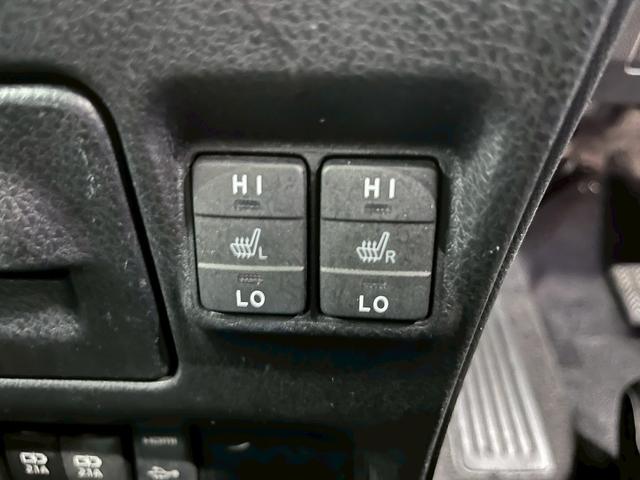 エスクァイア Ｇｉ　トヨタセーフティセンス（後期型）（両側パワースライド）（フリップダウンモニター）（黒革シート）（純正ＳＤナビ）（クルーズコントロール）（シートヒーター）（バックカメラ）（ＥＴＣ）（純正１５インチＡＷ）（12枚目）