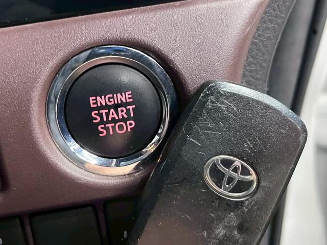 エスクァイア Ｇｉ　トヨタセーフティセンス（後期型）（両側パワースライド）（フリップダウンモニター）（黒革シート）（純正ＳＤナビ）（クルーズコントロール）（シートヒーター）（バックカメラ）（ＥＴＣ）（純正１５インチＡＷ）（14枚目）