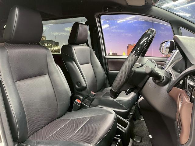 エスクァイア Ｇｉ　トヨタセーフティセンス（後期型）（両側パワースライド）（フリップダウンモニター）（黒革シート）（純正ＳＤナビ）（クルーズコントロール）（シートヒーター）（バックカメラ）（ＥＴＣ）（純正１５インチＡＷ）（18枚目）