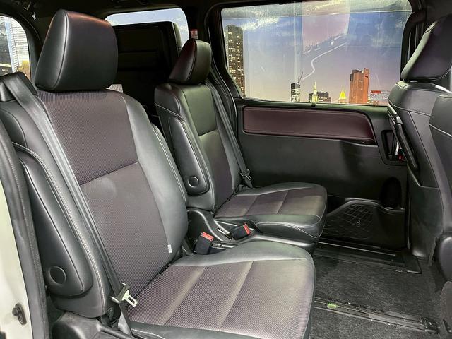 エスクァイア Ｇｉ　トヨタセーフティセンス（後期型）（両側パワースライド）（フリップダウンモニター）（黒革シート）（純正ＳＤナビ）（クルーズコントロール）（シートヒーター）（バックカメラ）（ＥＴＣ）（純正１５インチＡＷ）（19枚目）