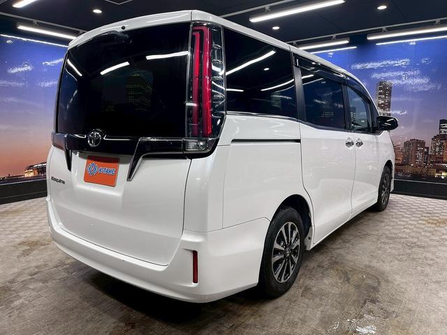 エスクァイア Ｇｉ　トヨタセーフティセンス（後期型）（両側パワースライド）（フリップダウンモニター）（黒革シート）（純正ＳＤナビ）（クルーズコントロール）（シートヒーター）（バックカメラ）（ＥＴＣ）（純正１５インチＡＷ）（23枚目）