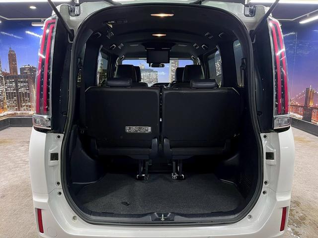 エスクァイア Ｇｉ　トヨタセーフティセンス（後期型）（両側パワースライド）（フリップダウンモニター）（黒革シート）（純正ＳＤナビ）（クルーズコントロール）（シートヒーター）（バックカメラ）（ＥＴＣ）（純正１５インチＡＷ）（28枚目）