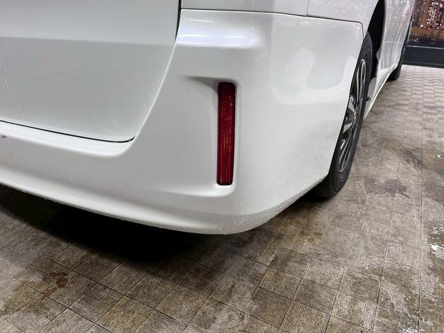 エスクァイア Ｇｉ　トヨタセーフティセンス（後期型）（両側パワースライド）（フリップダウンモニター）（黒革シート）（純正ＳＤナビ）（クルーズコントロール）（シートヒーター）（バックカメラ）（ＥＴＣ）（純正１５インチＡＷ）（32枚目）